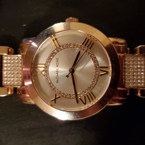 Micheal Kors diamond watch - Picture 5 of 8